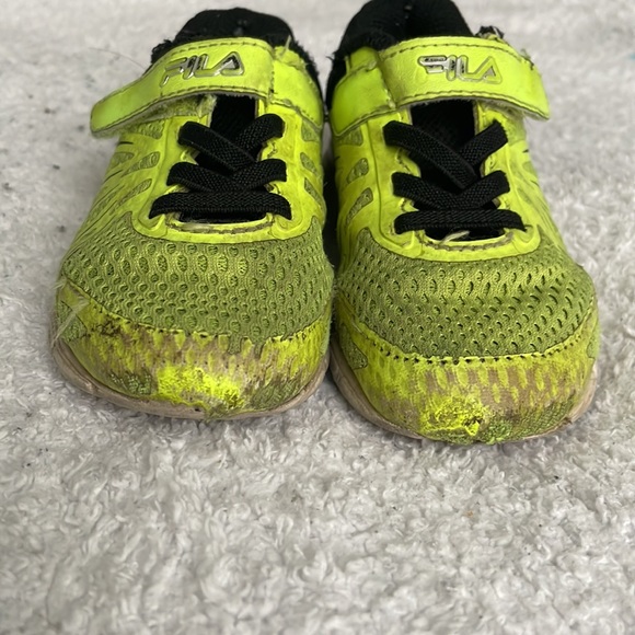 Size 9 Sneakers - Picture 9 of 12